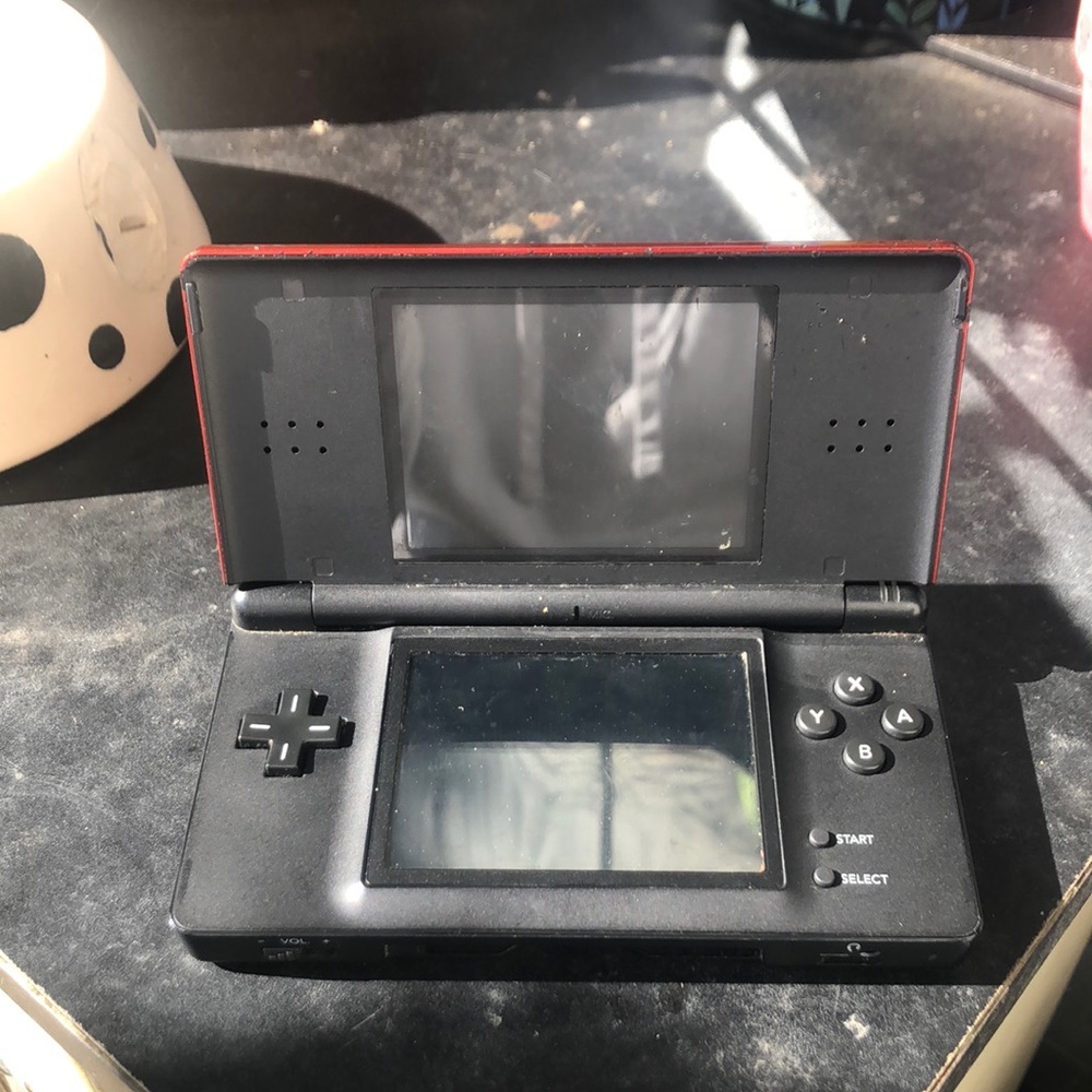Nintendo ds, it’s in okay condition